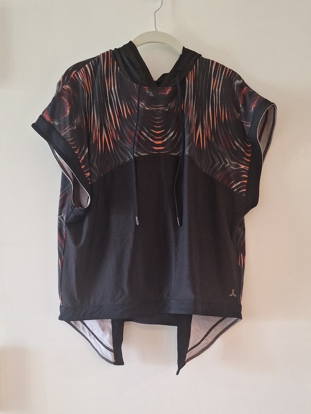 Black and Orange Patterned Short-Sleeve Hoodie Top